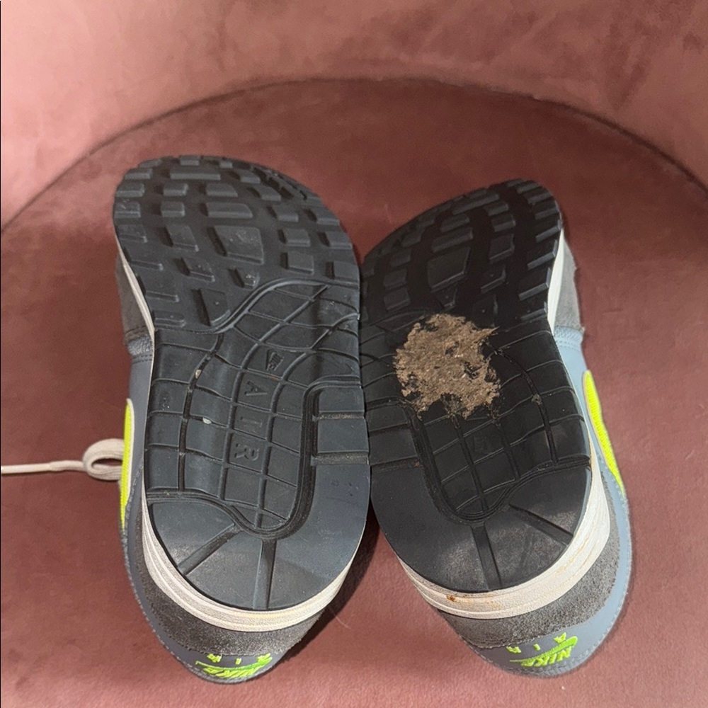 Nike Kids Gray and Neon Yellow Sneakers size 5.5 youth grade school gym shoes - Picture 6 of 8